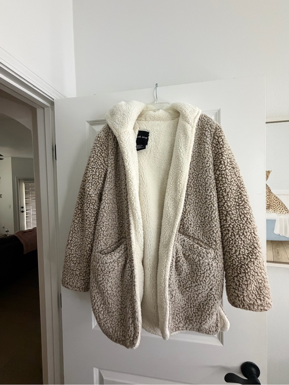 Me Jane Sherpa Hooded Puffer Jacket in Cream and Tan